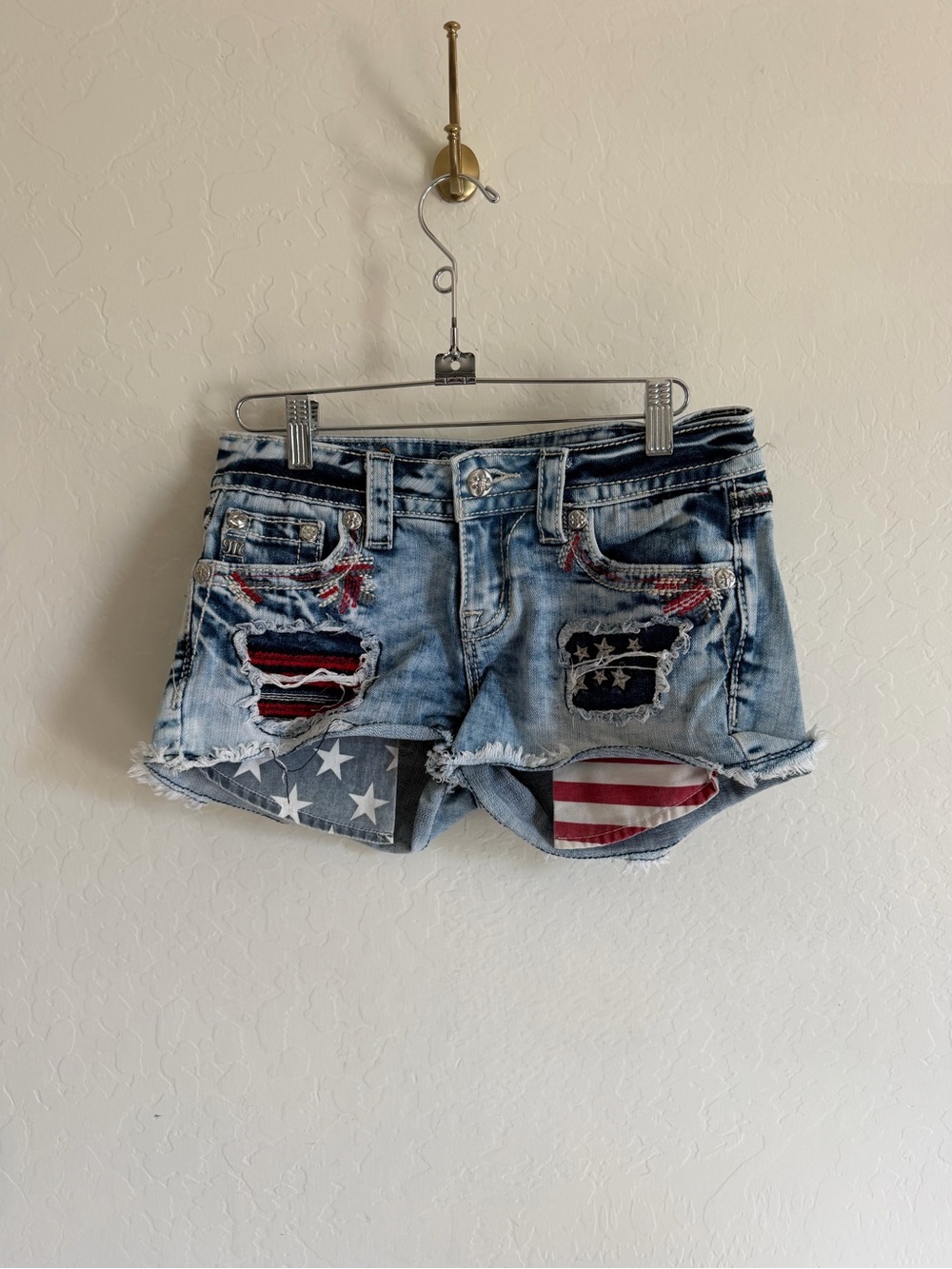 Miss Me Americana American Flag Pocket Distressed Cutoff Denim Shorts Size 26 - Picture 3 of 3